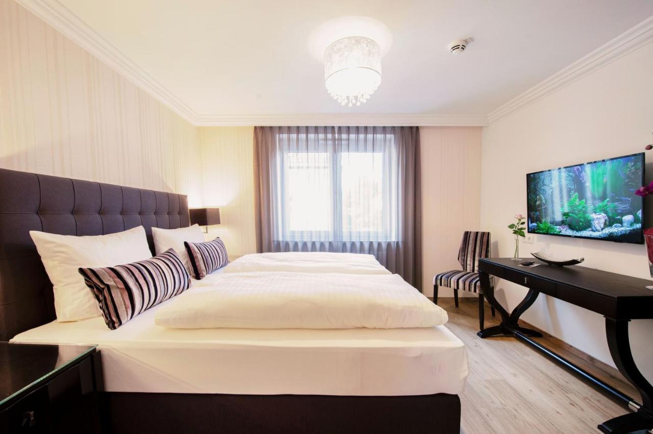 Apartment with Two Bedrooms and Street View